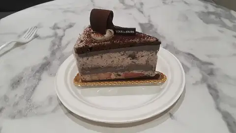 Chocolate mousse cake